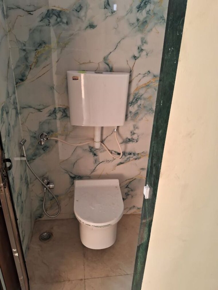 Bathroom, lic-shopping-centre 2 Bedroom 600 Sq.Ft. Apartment In Borivali West Mumbai 9928963