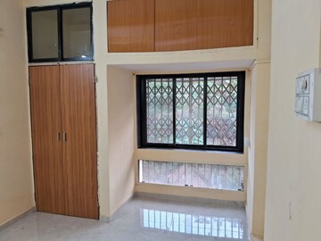 Room in 2 BHK Apartment at LIC Shopping Centre, Borivali West – for Rent