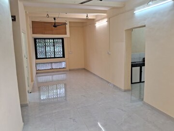 Room in 2 BHK Apartment at LIC Shopping Centre, Borivali West – for Rent