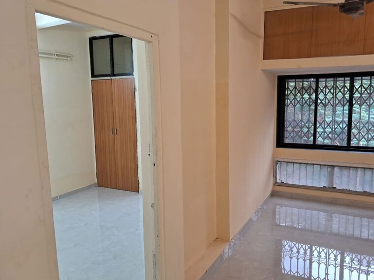 Room, lic-shopping-centre 2 Bedroom 600 Sq.Ft. Apartment In Borivali West Mumbai 9928963