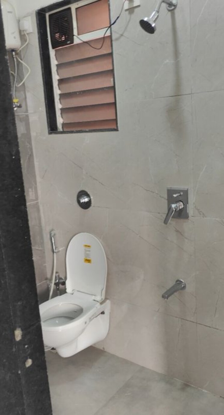 Bathroom, goregaon-west-view-chs 1 Bedroom 400 Sq.Ft. Apartment In Goregaon West Mumbai 9929005