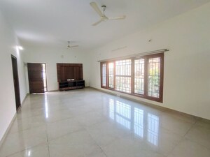 Room in 3 BHK Builder Floor at Reliaable Lakedew Residency -1, Haralur Road – for Rent