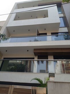 6+ BHK + Pooja Room,Servant Room,Study Room,Extra Room Independent House For Sale in New Friends Colony