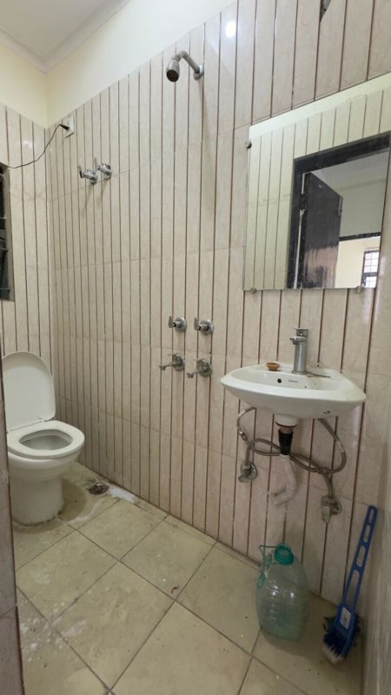 Bathroom, chattarpur 2 Bedroom 800 Sq.Ft. Builder Floor In Chattarpur Delhi 9929154