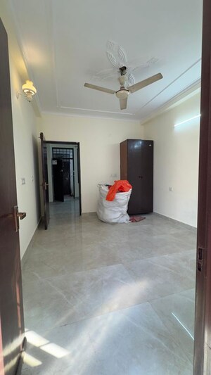 Room in 2 BHK Builder Floor at Chattarpur – for Rent