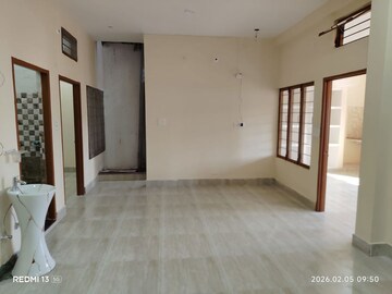 Room in 3 BHK Independent House at Sudhowala – for Rent