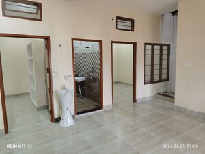 Room in 3 BHK Independent House at Sudhowala – for Rent
