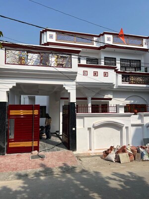 6+ BHK Independent House – Exterior View View at Jankipuram Extension - for Sale