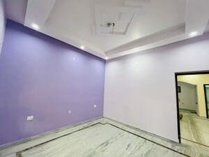 Room in 6+ BHK Independent House at Jankipuram Extension – for Sale