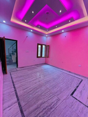 Room in 6+ BHK Independent House at Jankipuram Extension – for Sale