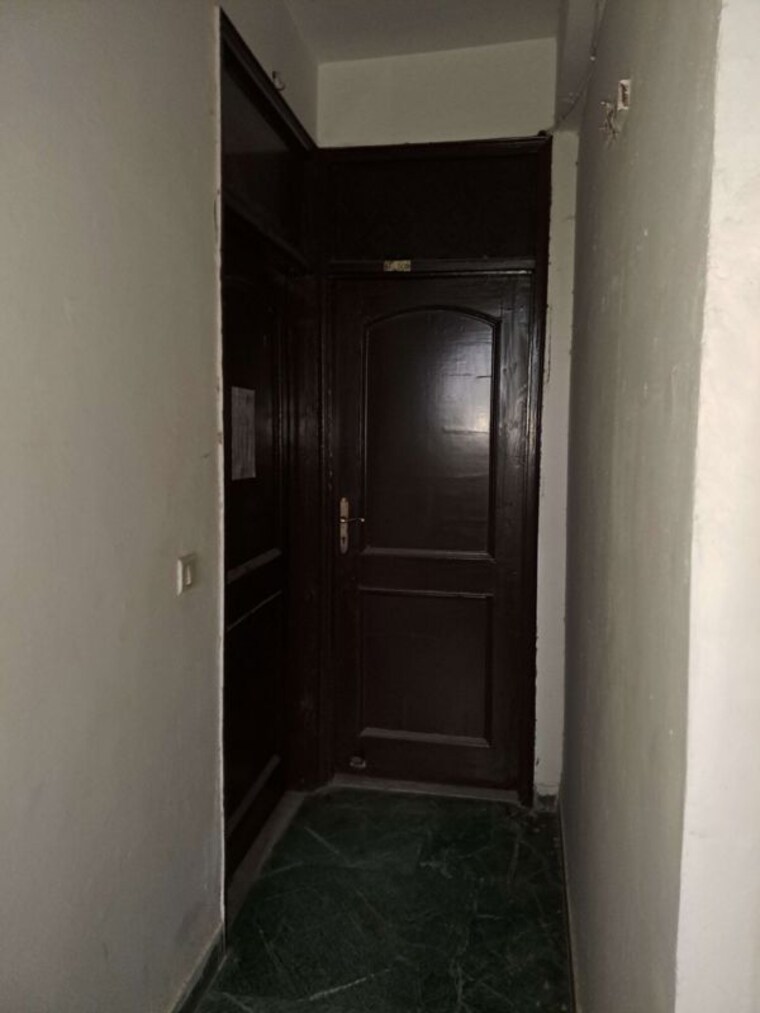 Other, sector 12 dwarka 5 Bedroom 3400 Sq.Ft. Apartment In Sector 12 Dwarka Delhi 9903276