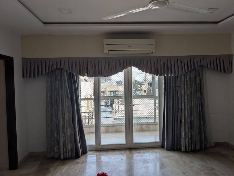 Room, banjara hills 3 Bedroom 3300 Sq.Ft. Apartment In Banjara Hills Hyderabad 9929544