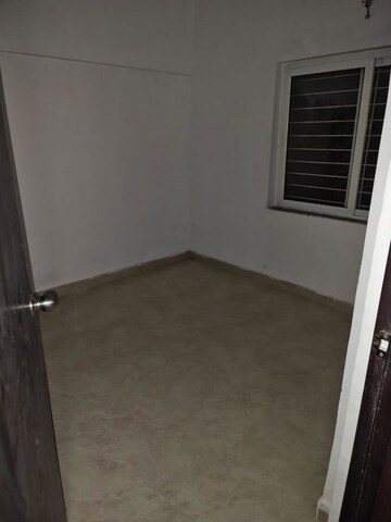 Room in 2 BHK Apartment at K Raheja Sterling, Mohammadwadi – for Rent