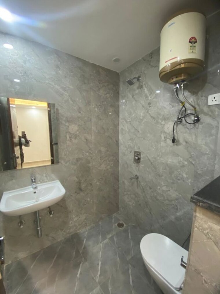 Bathroom, saket 2 Bedroom 858 Sq.Ft. Builder Floor In Saket Delhi 9929558