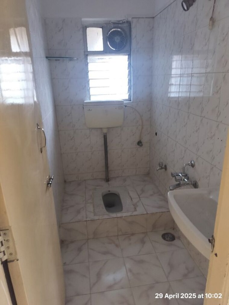 Bathroom, lodha-bella-vita 2 Bedroom 741 Sq.Ft. Apartment In Nibm Road Pune 9929600