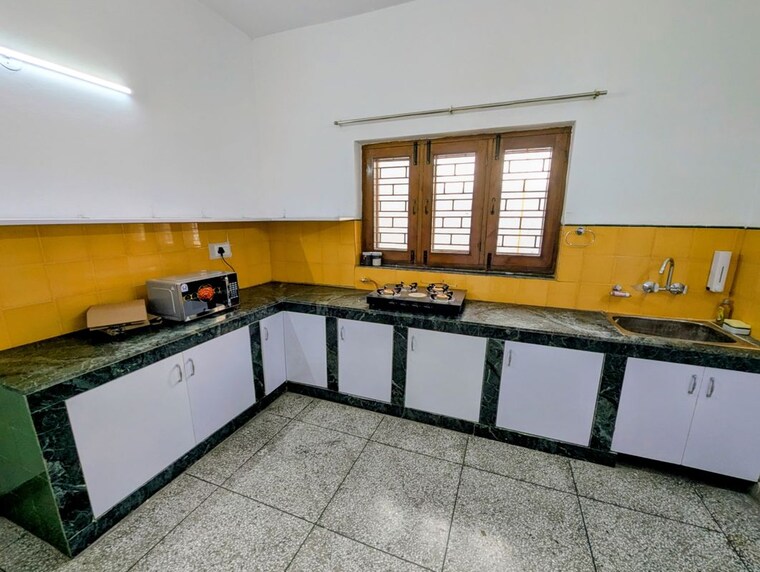 Kitchen, sector 14 5 Bedroom 350 Sq.Yd. Independent House In Sector 14 Faridabad 9929661