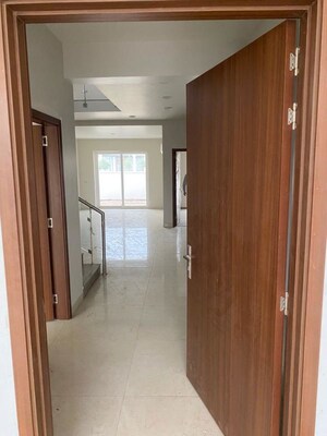 Room in 2.5 BHK Builder Floor at Central Park Cerise Suites, Sohna Sector 33 – for Rent