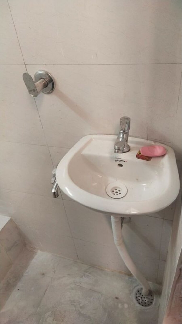 Bathroom, chattarpur 3 Bedroom 1150 Sq.Ft. Builder Floor In Chattarpur Delhi 9929671