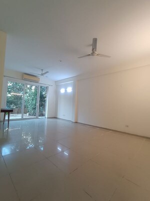Room in 4 BHK Apartment at Emaar MGF Emerald Hills, Sector 65 – for Rent