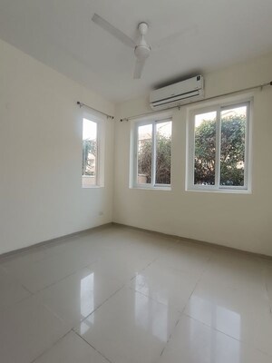 Room in 4 BHK Apartment at Emaar MGF Emerald Hills, Sector 65 – for Rent
