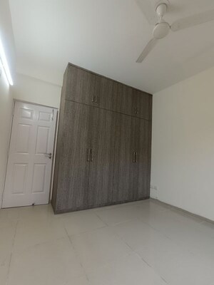 Room in 4 BHK Apartment at Emaar MGF Emerald Hills, Sector 65 – for Rent