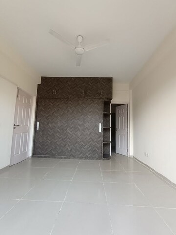 Room in 4 BHK Apartment at Emaar MGF Emerald Hills, Sector 65 – for Rent