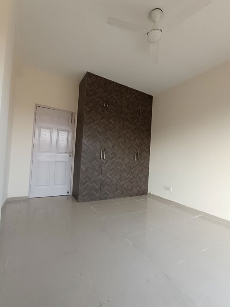 Room, emaar-mgf-emerald-hills 4 Bedroom 350 Sq.Yd. Apartment In Sector 65 Gurgaon 9929680