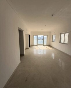 2 BHK + Extra Room Apartment For Rent in Clover Highlands