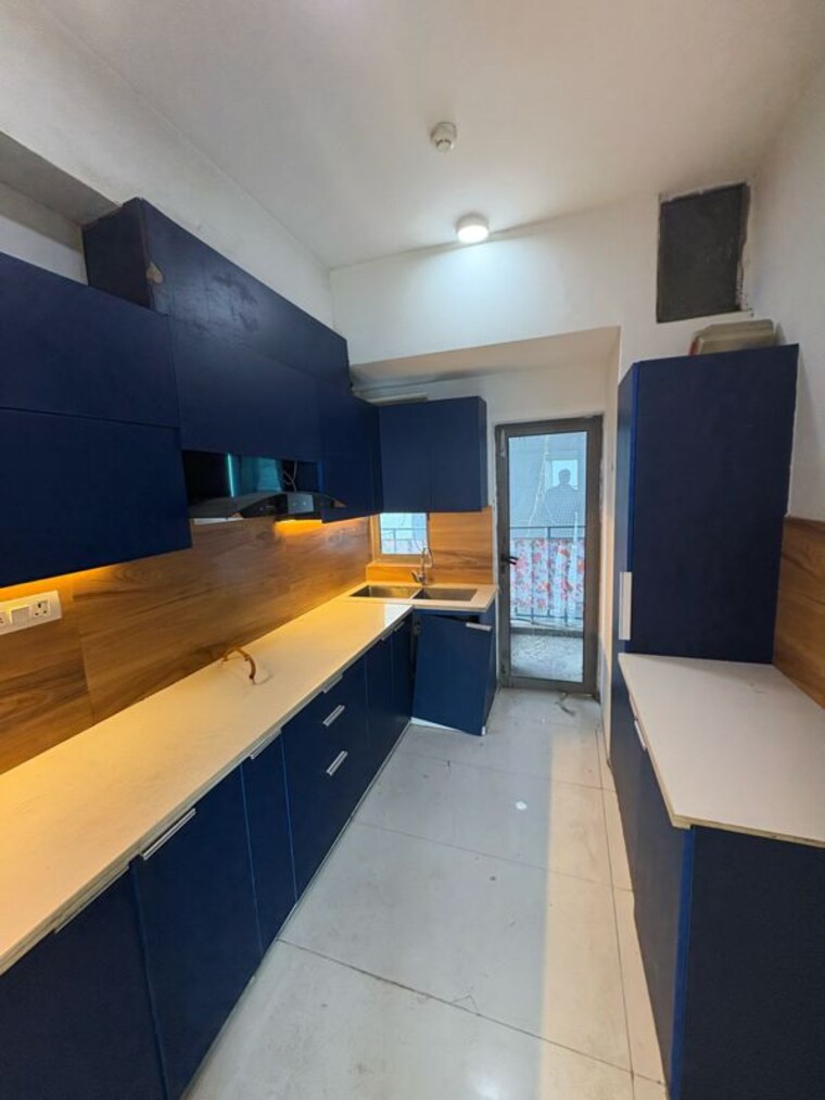 Kitchen, paras-dews 3.5 Bedroom 1900 Sq.Ft. Apartment In Panwala Khusropur Gurgaon 9929690
