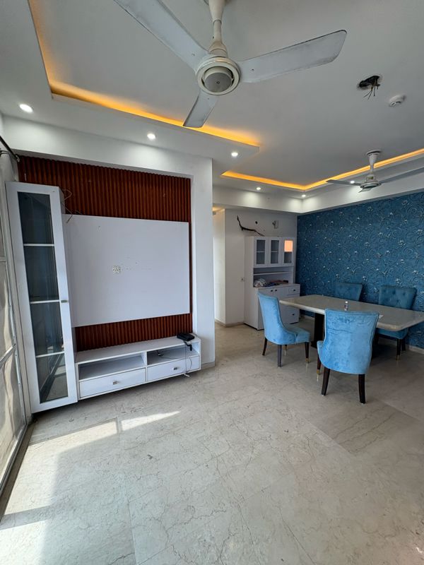 3.5 BHK + Servant Room,Extra Room Apartment For Rent in Paras Dews