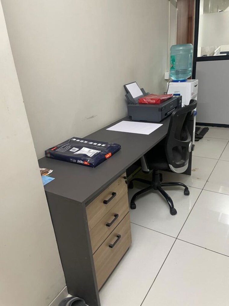 Team Area, gota Commercial Office Space 610 Sq.Ft. In Gota Ahmedabad 9929701