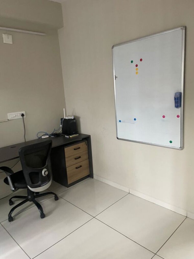Team Area, gota Commercial Office Space 610 Sq.Ft. In Gota Ahmedabad 9929701