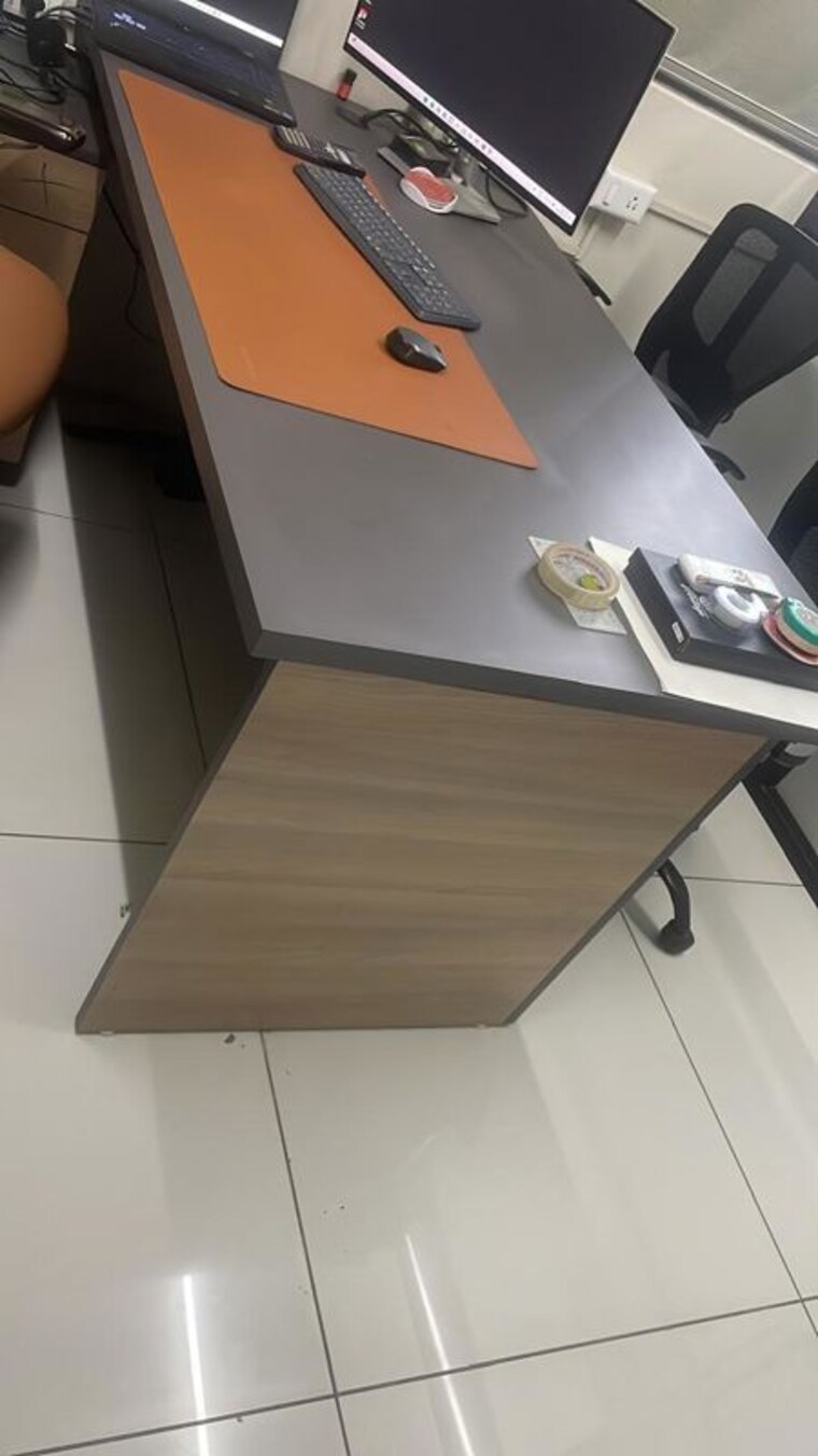 Team Area, gota Commercial Office Space 610 Sq.Ft. In Gota Ahmedabad 9929701