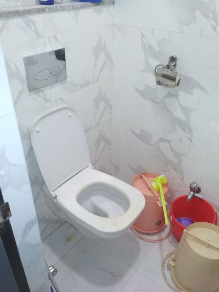 Bathroom, bhawanipore Commercial Office Space 600 Sq.Ft. In Bhawanipore Kolkata 9929699