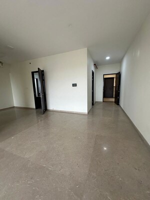 Room in 2 BHK Apartment at Kalpataru Radiance, Goregaon West – for Rent