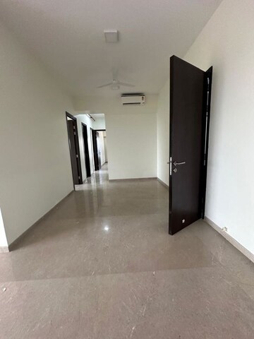 Room in 2 BHK Apartment at Kalpataru Radiance, Goregaon West – for Rent