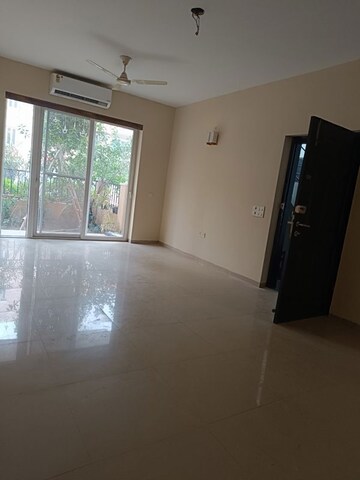 Room in 3 BHK Apartment at Emaar MGF Emerald Hills, Sector 65 – for Rent