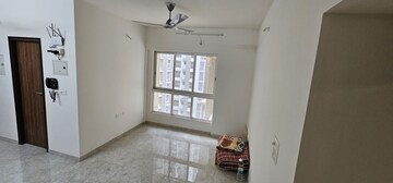 Room in 1 BHK Apartment at Lodha Amara, Kolshet Road – for Sale