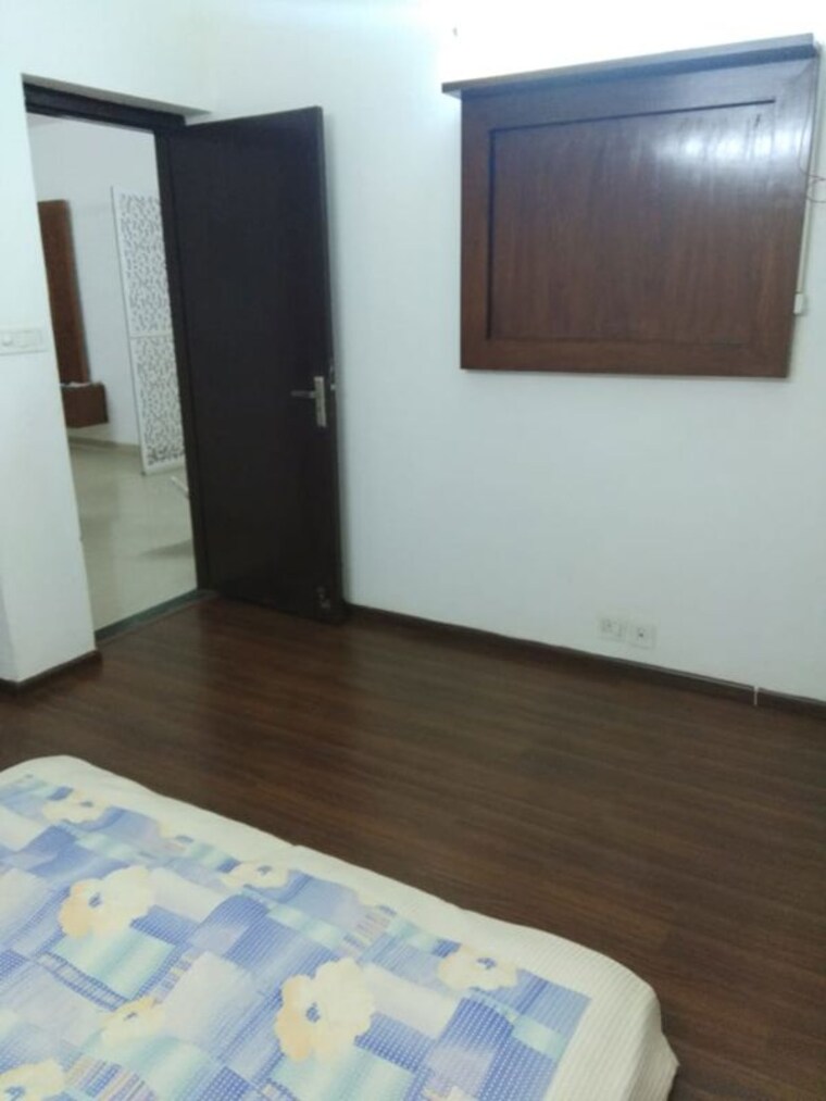 Room, sector 85 3 Bedroom 180 Sq.Yd. Builder Floor In Sector 85 Faridabad 9929598