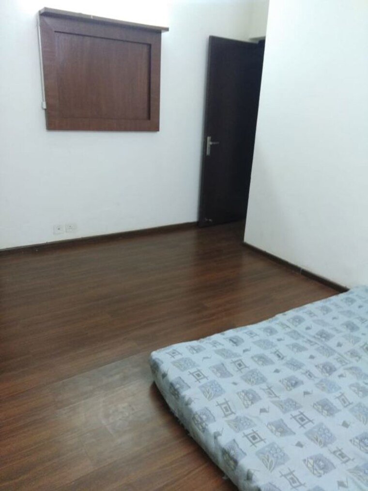 Room, sector 85 3 Bedroom 180 Sq.Yd. Builder Floor In Sector 85 Faridabad 9929598