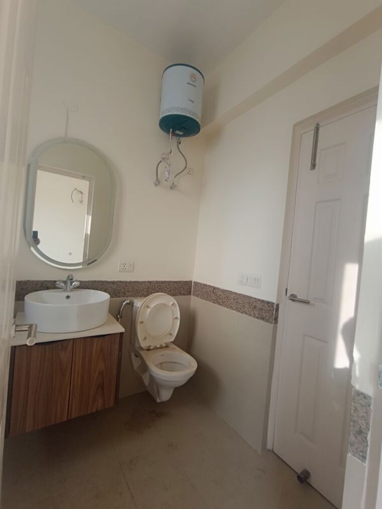 Bathroom, emaar-mgf-emerald-hills 4 Bedroom 350 Sq.Yd. Apartment In Sector 65 Gurgaon 9929774