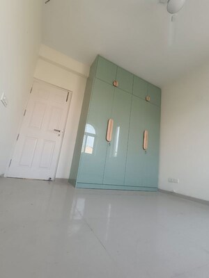 Furnished Amenities in 4 BHK Apartment at Emaar MGF Emerald Hills, Sector 65 – for Rent