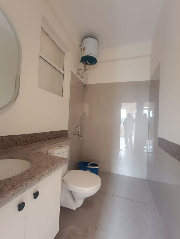 Bathroom, emaar-mgf-emerald-hills 4 Bedroom 350 Sq.Yd. Apartment In Sector 65 Gurgaon 9929774