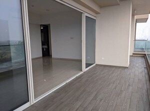 Room in 4 BHK Apartment at Kalpataru Vista, Sector 128 – for Sale