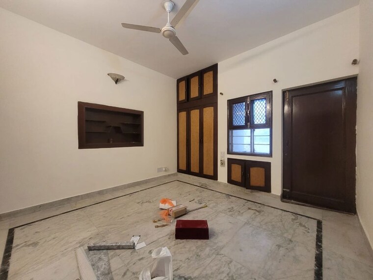 Room, panchsheel enclave 3 Bedroom 250 Sq.Yd. Builder Floor In Panchsheel Enclave Delhi 9929804
