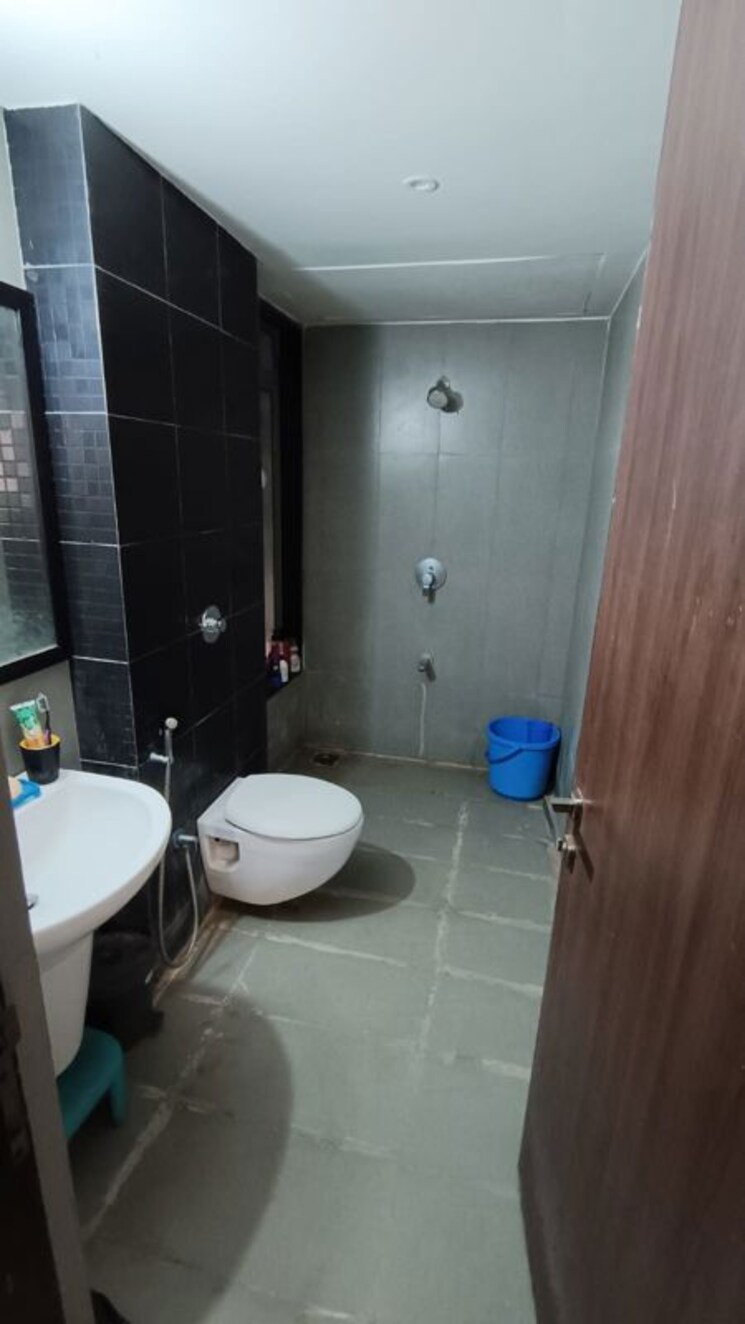 Bathroom, lodha-splendora 2.5 Bedroom 849 Sq.Ft. Apartment In Ghodbunder Road Thane 9911494