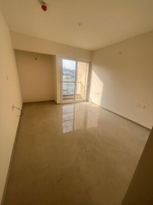 Room in 3 BHK Apartment at Eka Elitas, Kothrud – for Rent