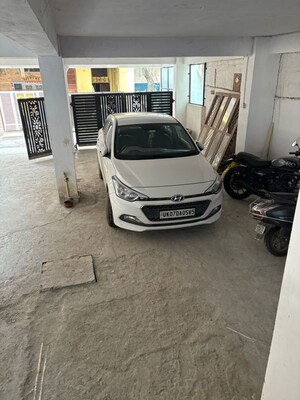 Parking in 2 BHK Builder Floor at JakhaN-Rajpur Road – for Rent