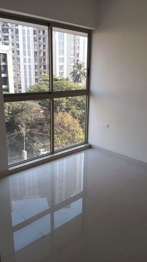 Room in 2 BHK Apartment at Lodha Splendora Platino, Ghodbunder Road – for Rent