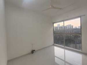 1 BHK Apartment For Rent in Lodha Splendora, Ghodbunder Road